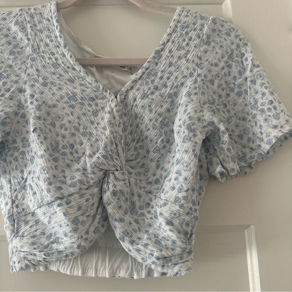 Abercrombie & Fitch Floral Knot-Front Flutter Sleeve Crop Top XS EUC - Picture 5 of 12